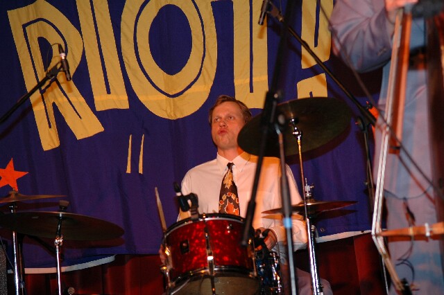 min 2006 11 25 riot 826
